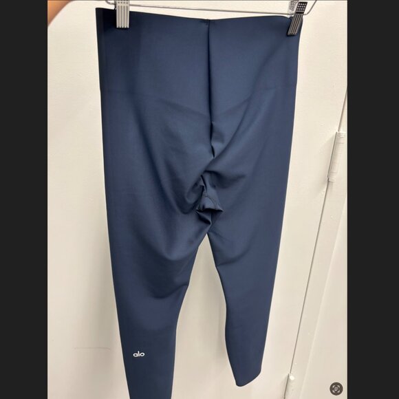 ALO YOGA Airlift Strength Extreme High-Waist 7/8 Legging - Picture 4 of 4